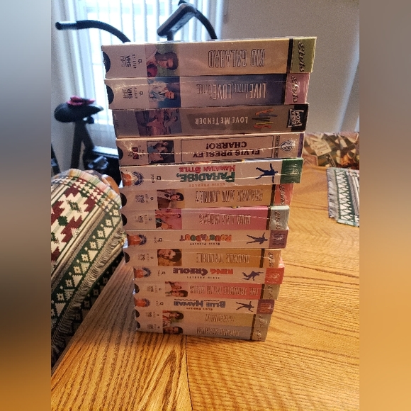 Elvis Presley NEW 14 VHS MOVIES - Picture 8 of 13